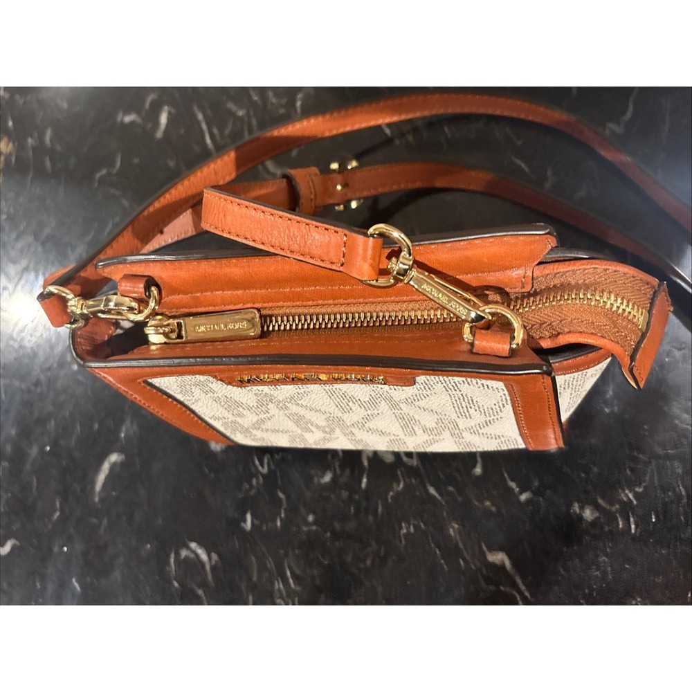 MICHAEL KORS CLASSIC LOGO SELMA MINI CROSSBODY BAG - Picture 5 of 9
